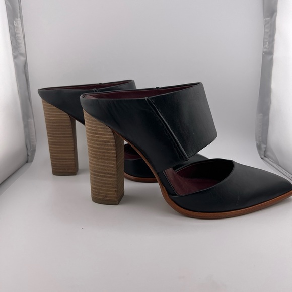 Coach sz 8M Fortune heels - Picture 2 of 12